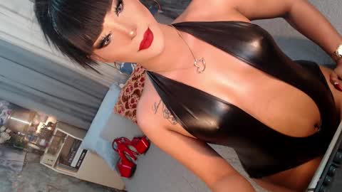 Snapshot of sierrafina_mcbride chatting on 03-05-26, 05:47 Sierrafina online show from 03-05-26, 05:47