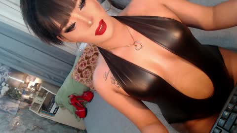 Snapshot of sierrafina_mcbride chatting on 04-07-26, 04:02 Sierrafina online show from 04-07-26, 04:02