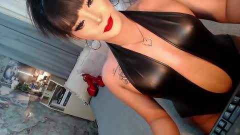 Snapshot of sierrafina_mcbride chatting on 04-14-26, 06:41 Sierrafina online show from 04-14-26, 06:41