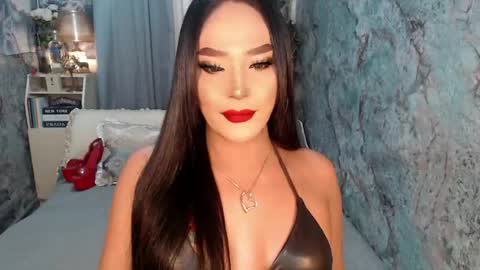 Snapshot of sierrafina_mcbride chatting on 04-15-26, 05:03 Sierrafina online show from 04-15-26, 05:03