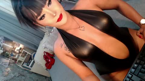 Snapshot of sierrafina_mcbride chatting on 04-20-26, 05:21 Sierrafina online show from 04-20-26, 05:21