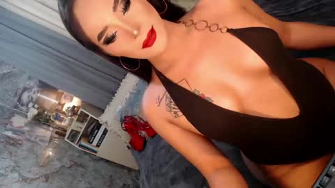 Snapshot of sierrafina_mcbride chatting on 05-11-26, 03:07 Sierrafina online show from 05-11-26, 03:07
