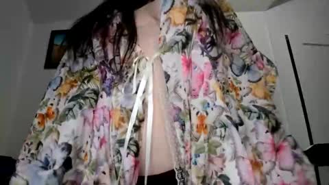 Snapshot of sierrasquirter chatting on 01-10-25, 04:44 Sierra online show from 01-10-25, 04:44