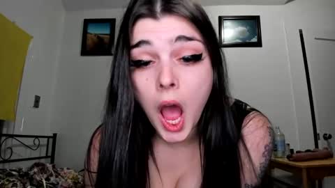 Snapshot of sierrasquirter chatting on 02-11-25, 05:05 Sierra online show from 02-11-25, 05:05