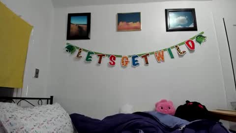 Snapshot of sierrasquirter chatting on 03-11-25, 06:53 Sierra online show from 03-11-25, 06:53
