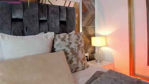    online show from 10-28-25, 12:03