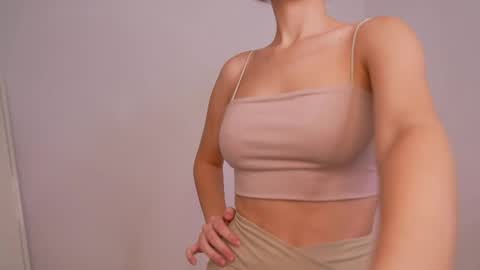 Snapshot of silent_chill chatting on 02-24-25, 01:42 Chilli online show from 02-24-25, 01:42