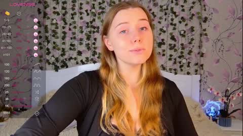 Snapshot of silent_princesses chatting on 12-14-24, 02:10 Chloe online show from 12-14-24, 02:10