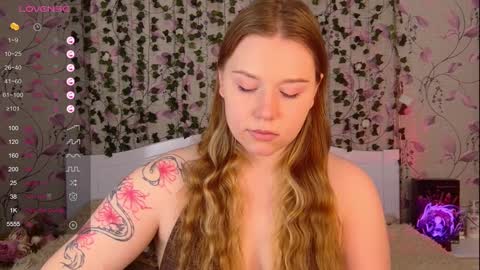Snapshot of silent_princesses chatting on 12-24-24, 07:49 Chloe online show from 12-24-24, 07:49