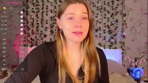 Snapshot of silent_princesses chatting on 01-10-25, 07:25 Chloe online show from 01-10-25, 07:25