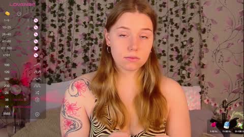 Snapshot of silent_princesses chatting on 01-14-25, 07:27 Chloe online show from 01-14-25, 07:27