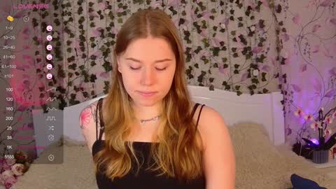 Snapshot of silent_princesses chatting on 02-06-25, 07:13 Chloe online show from 02-06-25, 07:13