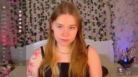 Snapshot of silent_princesses chatting on 02-06-25, 02:37 Chloe online show from 02-06-25, 02:37