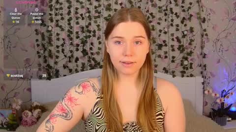 Snapshot of silent_princesses chatting on 02-25-25, 04:35 Chloe online show from 02-25-25, 04:35