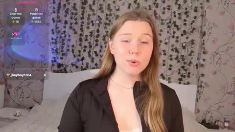 Chloe online show from 10-18-25, 08:04