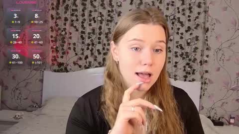 Chloe online show from 10-24-25, 05:04