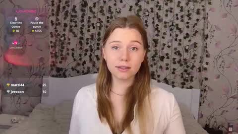 Chloe online show from 10-25-25, 07:27