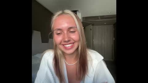You fav Miss Si online show from 03-04-26, 09:26