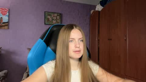 Erica online show from 04-07-26, 02:17