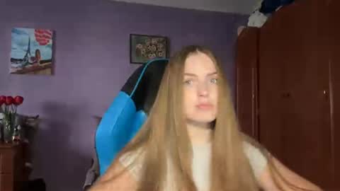 Erica online show from 04-20-26, 01:36