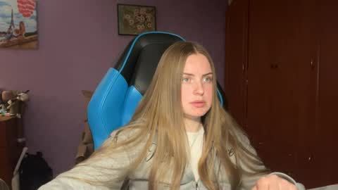 Erica online show from 04-26-26, 06:38