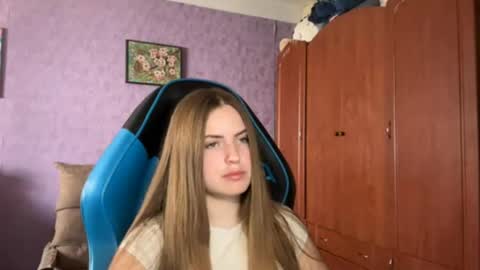 Erica online show from 05-25-26, 12:22