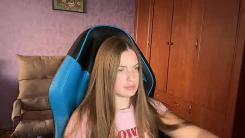 Erica online show from 06-04-26, 04:24