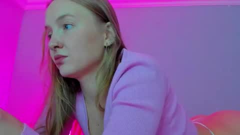 Mila online show from 09-29-25, 08:30