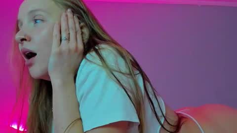 Mila online show from 09-30-25, 08:03