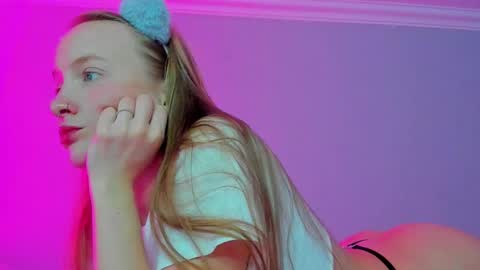 Mila online show from 10-08-25, 10:02