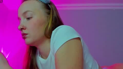 Mila online show from 10-17-25, 07:22