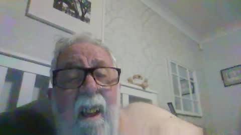 sillyoldman45221063 online show from 04-01-26, 08:50