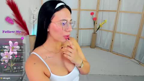 Snapshot of silvanna_moore chatting on 09-29-25, 05:18 Silvanna online show from 09-29-25, 05:18