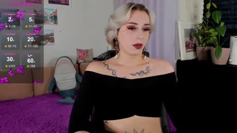 Snapshot of silverfoxxxxy chatting on 12-19-24, 08:23 Maksi online show from 12-19-24, 08:23