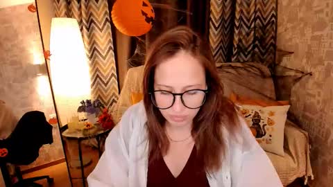 Snapshot of silvermoon_kira chatting on 10-23-25, 08:46 Kira online show from 10-23-25, 08:46