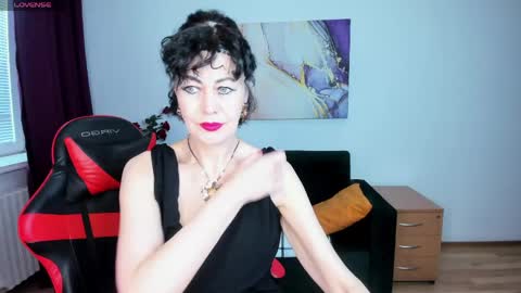 Silvia Wallec online show from 05-06-26, 05:57