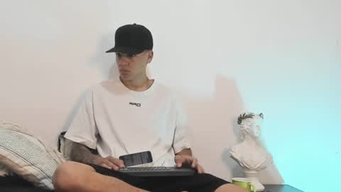 Snapshot of simon_alvarez01 chatting on 02-25-25, 11:41 Simon Independent Model online show from 02-25-25, 11:41