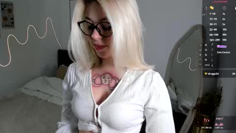 SimonaGerry online show from 10-18-25, 05:10