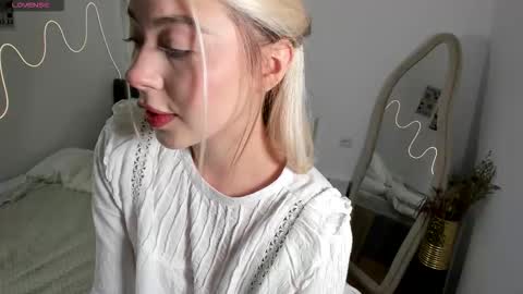 SimonaGerry online show from 10-22-25, 04:35