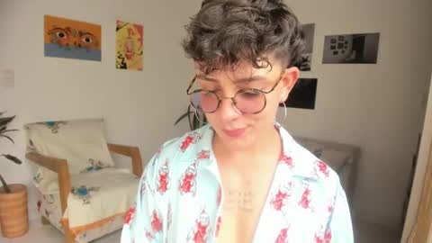 Snapshot of simone_4201 chatting on 12-20-24, 08:01 Sim. online show from 12-20-24, 08:01