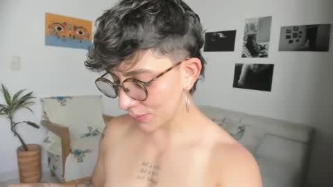 Snapshot of simone_4201 chatting on 12-28-24, 04:09 Sim. online show from 12-28-24, 04:09