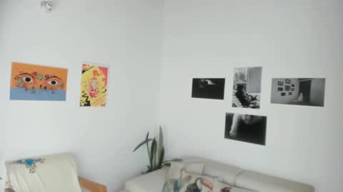 Snapshot of simone_4201 chatting on 01-10-25, 08:15 Sim. online show from 01-10-25, 08:15