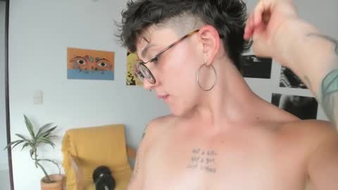 Snapshot of simone_4201 chatting on 01-15-25, 09:20 Sim. online show from 01-15-25, 09:20