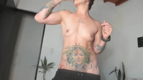 Snapshot of simone_4201 chatting on 01-20-25, 12:04 Sim. online show from 01-20-25, 12:04