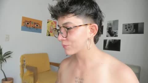 Snapshot of simone_4201 chatting on 01-20-25, 06:43 Sim. online show from 01-20-25, 06:43