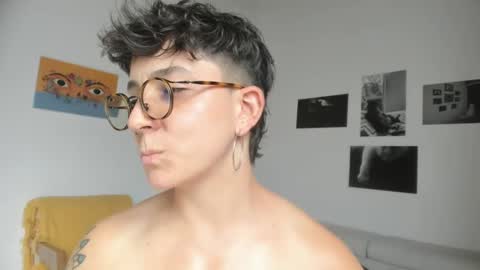 Snapshot of simone_4201 chatting on 01-20-25, 09:53 Sim. online show from 01-20-25, 09:53