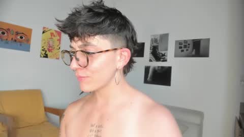 Snapshot of simone_4201 chatting on 01-22-25, 10:48 Sim. online show from 01-22-25, 10:48