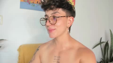 Snapshot of simone_4201 chatting on 01-27-25, 10:27 Sim. online show from 01-27-25, 10:27