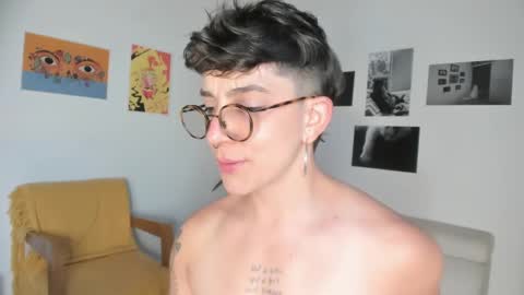 Snapshot of simone_4201 chatting on 01-30-25, 10:41 Sim. online show from 01-30-25, 10:41