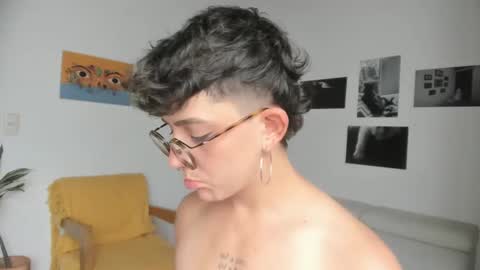 Snapshot of simone_4201 chatting on 02-03-25, 05:35 Sim. online show from 02-03-25, 05:35